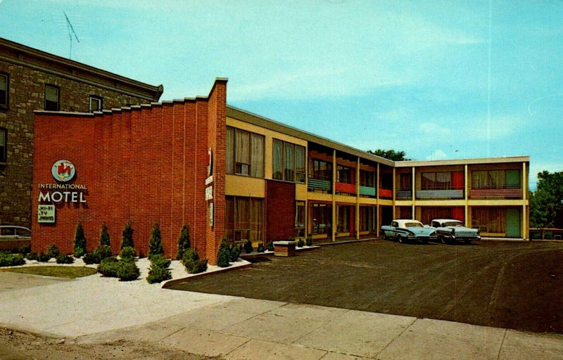 International Motel - Vintage Postcard